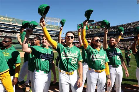 oakland athletics standings.
